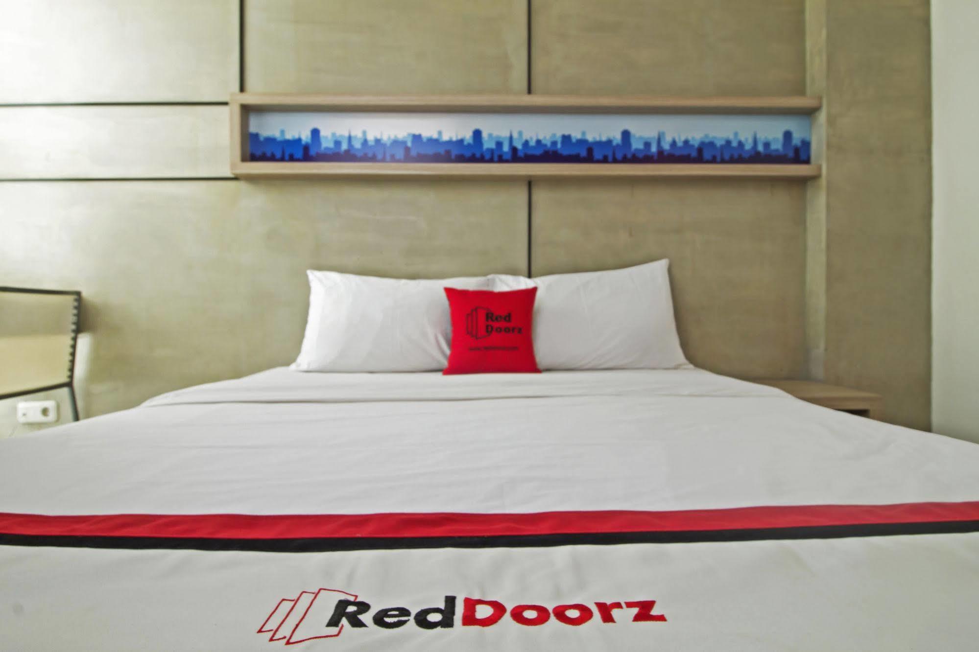 ג'קרטה Reddoorz Plus @ Setiabudi Eight מראה חיצוני תמונה